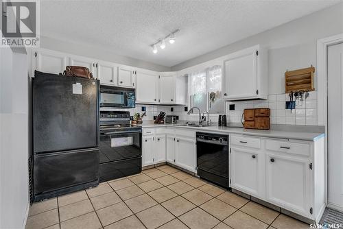 630 Forrester Road, Saskatoon, SK - Indoor Photo Showing Kitchen