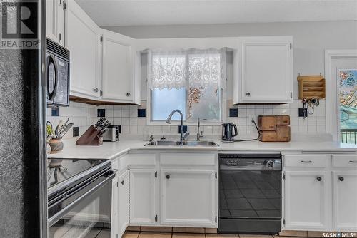 630 Forrester Road, Saskatoon, SK - Indoor Photo Showing Kitchen With Double Sink