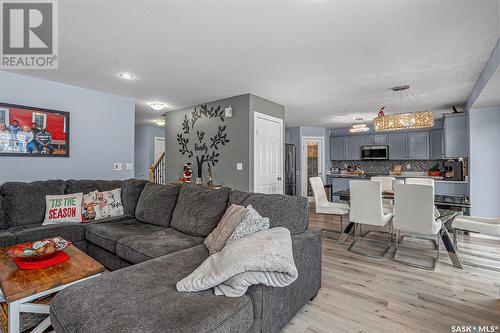 110 Maguire Court, Saskatoon, SK - Indoor Photo Showing Living Room