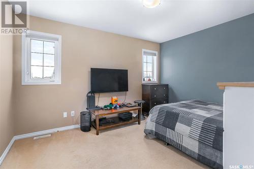 110 Maguire Court, Saskatoon, SK - Indoor Photo Showing Bedroom