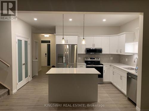 91 Keba Crescent, Tillsonburg, ON - Indoor Photo Showing Kitchen With Double Sink With Upgraded Kitchen