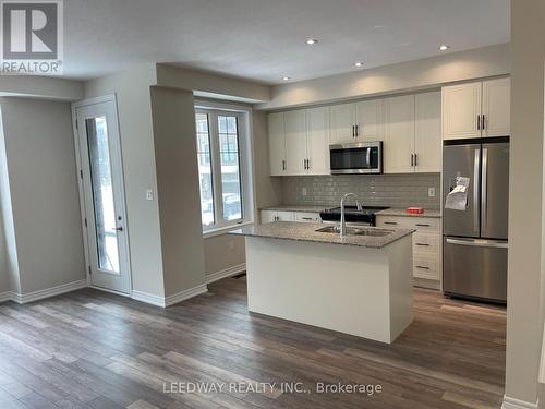 121 - 10 Birmingham Drive, Cambridge, ON - Indoor Photo Showing Kitchen With Stainless Steel Kitchen With Upgraded Kitchen