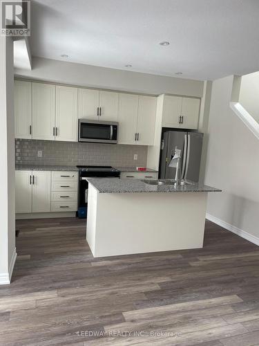 121 - 10 Birmingham Drive, Cambridge, ON - Indoor Photo Showing Kitchen With Stainless Steel Kitchen With Upgraded Kitchen