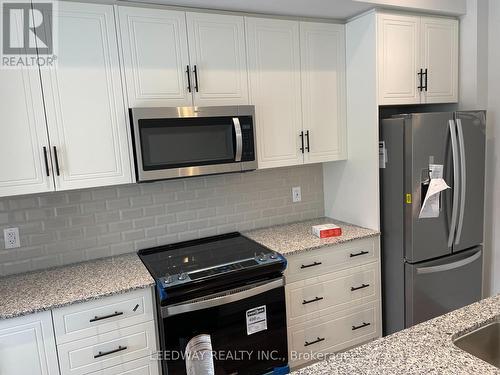 121 - 10 Birmingham Drive, Cambridge, ON - Indoor Photo Showing Kitchen