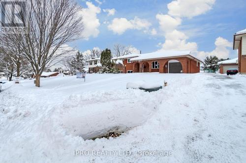 472 Three Valley Crescent, London, ON - Outdoor