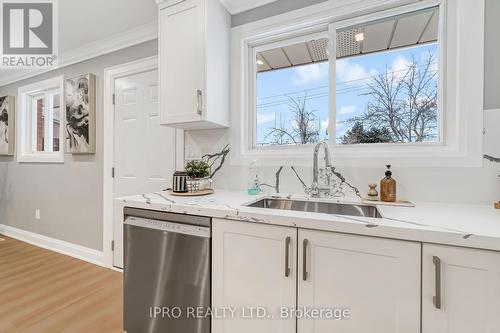 472 Three Valley Crescent, London, ON - Indoor Photo Showing Kitchen