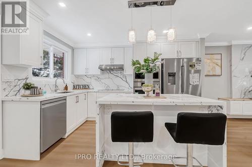 472 Three Valley Crescent, London, ON - Indoor Photo Showing Kitchen With Upgraded Kitchen