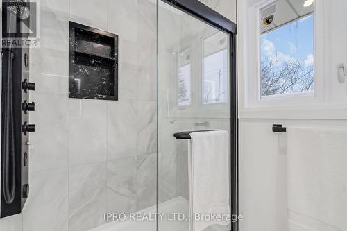 472 Three Valley Crescent, London, ON - Indoor Photo Showing Bathroom