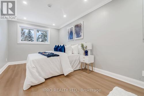 472 Three Valley Crescent, London, ON - Indoor Photo Showing Bedroom