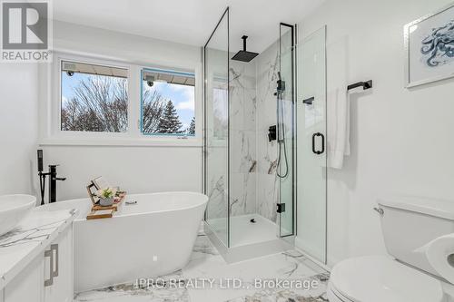 472 Three Valley Crescent, London, ON - Indoor Photo Showing Bathroom