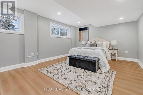 472 Three Valley Crescent, London, ON - Indoor Photo Showing Bedroom