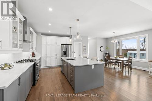 7080 Still Meadow Way, Ottawa, ON - Indoor Photo Showing Kitchen With Upgraded Kitchen