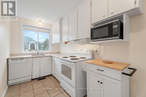 371 Billings Avenue W, Ottawa, ON - Indoor Photo Showing Kitchen