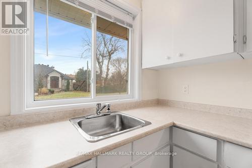 371 Billings Avenue W, Ottawa, ON - Indoor Photo Showing Kitchen