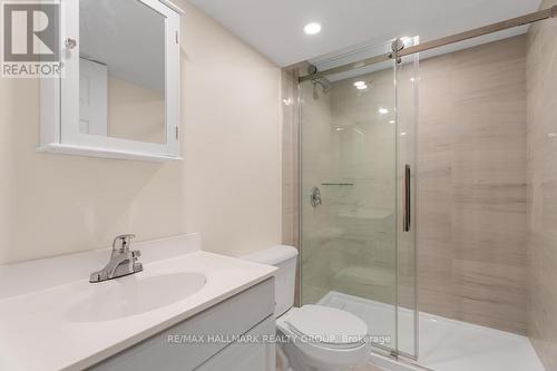 371 Billings Avenue W, Ottawa, ON - Indoor Photo Showing Bathroom