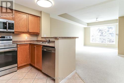 2006 - 750 Johnston Park Avenue, Collingwood, ON - Indoor Photo Showing Kitchen With Double Sink