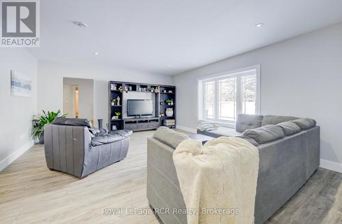 348 Augusta Street, West Grey (Ayton), ON - Indoor Photo Showing Living Room