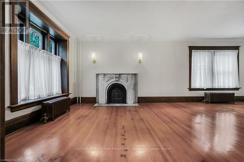 453 2Nd Avenue W, Owen Sound, ON - Indoor With Fireplace