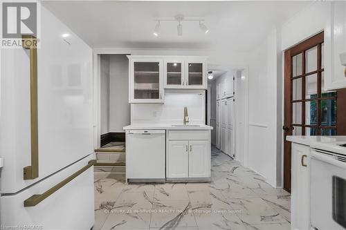 453 2Nd Avenue W, Owen Sound, ON - Indoor Photo Showing Kitchen