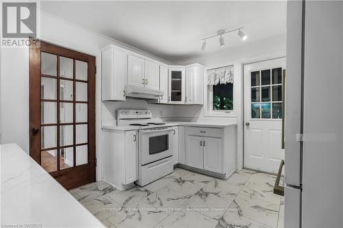 453 2Nd Avenue W, Owen Sound, ON - Indoor Photo Showing Kitchen