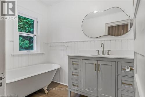 453 2Nd Avenue W, Owen Sound, ON - Indoor Photo Showing Bathroom