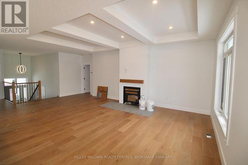 624 26Th Avenue, Hanover, ON - Indoor With Fireplace