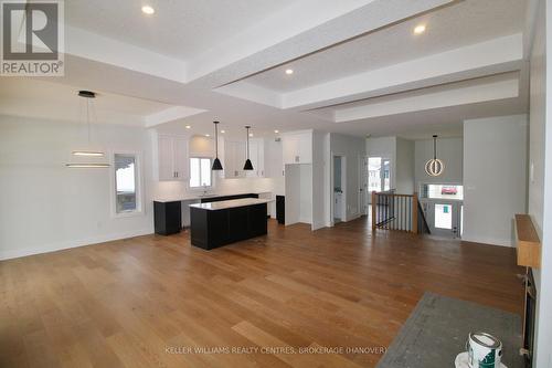 624 26Th Avenue, Hanover, ON - Indoor Photo Showing Kitchen