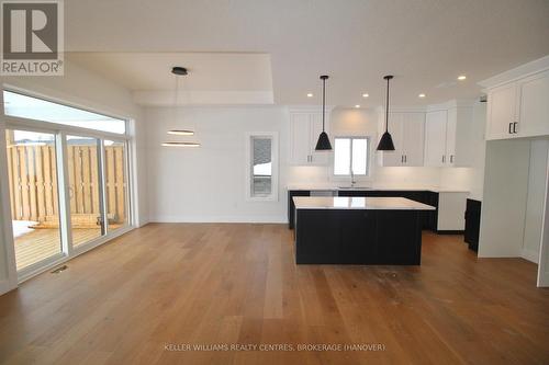 624 26Th Avenue, Hanover, ON - Indoor Photo Showing Kitchen With Upgraded Kitchen