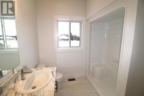 624 26Th Avenue, Hanover, ON - Indoor Photo Showing Bathroom