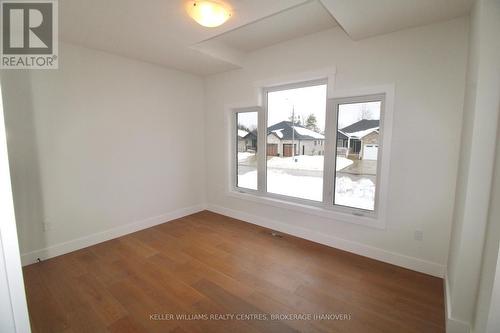 624 26Th Avenue, Hanover, ON - Indoor Photo Showing Other Room