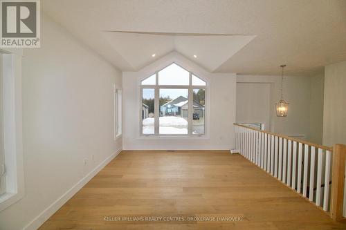 612 26Th Avenue, Hanover, ON - Indoor Photo Showing Other Room