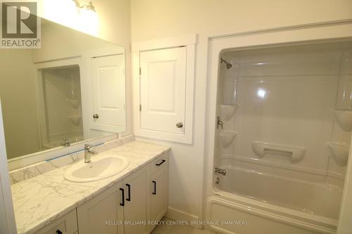 612 26Th Avenue, Hanover, ON - Indoor Photo Showing Bathroom