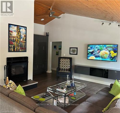 43 Charlesworth Crescent, South Bruce Peninsula, ON - Indoor Photo Showing Living Room With Fireplace