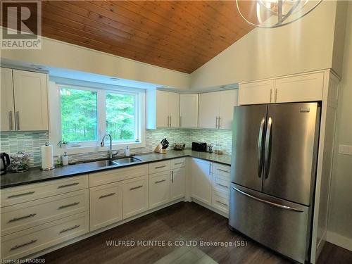 43 Charlesworth Crescent, South Bruce Peninsula, ON - Indoor Photo Showing Kitchen With Double Sink