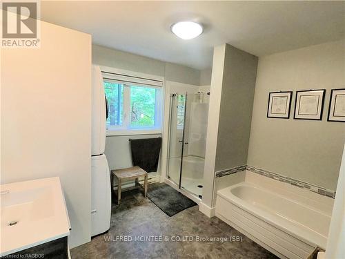 43 Charlesworth Crescent, South Bruce Peninsula, ON - Indoor Photo Showing Bathroom