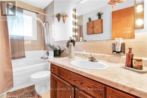 641 21St Avenue A, Hanover, ON - Indoor Photo Showing Bathroom