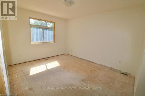 614 25Th Avenue, Hanover, ON - Indoor Photo Showing Other Room