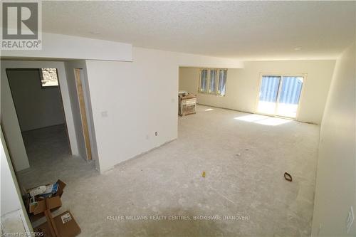 614 25Th Avenue, Hanover, ON - Indoor Photo Showing Other Room