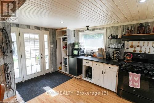 156639 Concession 7A, Chatsworth, ON - Indoor Photo Showing Kitchen