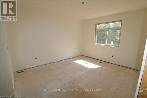 616 25Th Avenue, Hanover, ON - Indoor Photo Showing Other Room