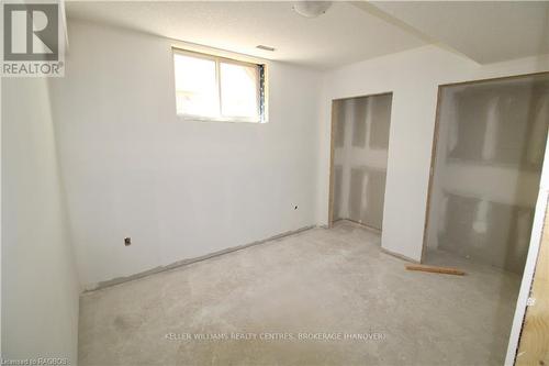 616 25Th Avenue, Hanover, ON - Indoor Photo Showing Other Room