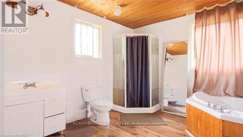 1477 Highway 6, South Bruce Peninsula, ON - Indoor Photo Showing Bathroom