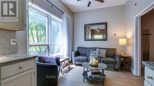 72 South Shore Road, Northern Bruce Peninsula, ON - Indoor Photo Showing Living Room