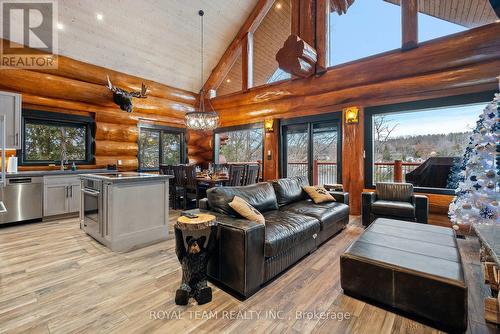 206 Dunfords Lane, Trent Hills, ON - Indoor Photo Showing Living Room