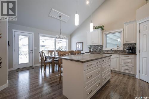 511 Cherry Lane, Warman, SK - Indoor Photo Showing Kitchen With Upgraded Kitchen