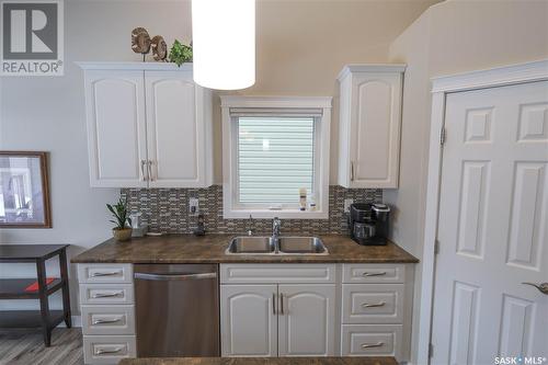 511 Cherry Lane, Warman, SK - Indoor Photo Showing Kitchen With Double Sink