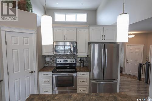 511 Cherry Lane, Warman, SK - Indoor Photo Showing Kitchen