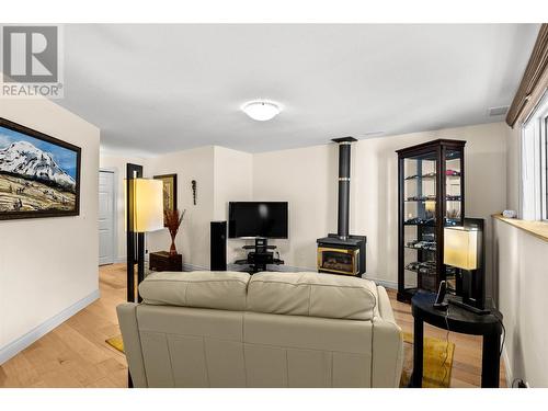 189 Trophy Court, Kamloops, BC - Indoor Photo Showing Living Room With Fireplace