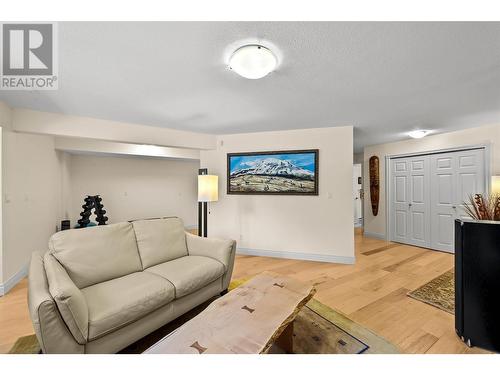 189 Trophy Court, Kamloops, BC - Indoor Photo Showing Living Room