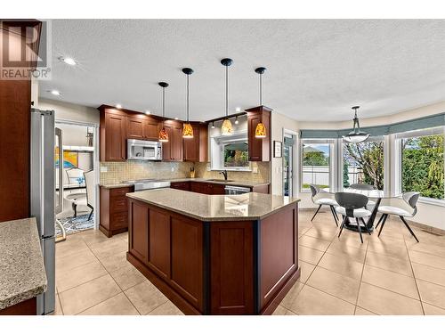 189 Trophy Court, Kamloops, BC - Indoor Photo Showing Kitchen With Upgraded Kitchen